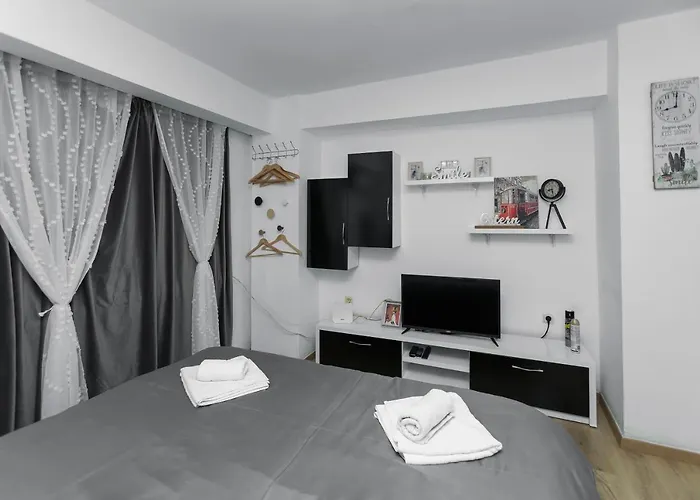 11 Steps' Lovely In The Center Tirana