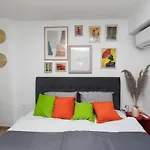 11 Steps' Lovely In The Center Appartamento