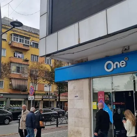 11 Steps' Lovely In The Center