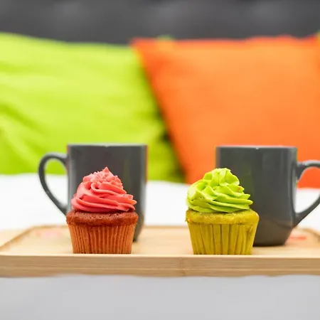 11 Steps' Lovely In The Center דירה טיראנה