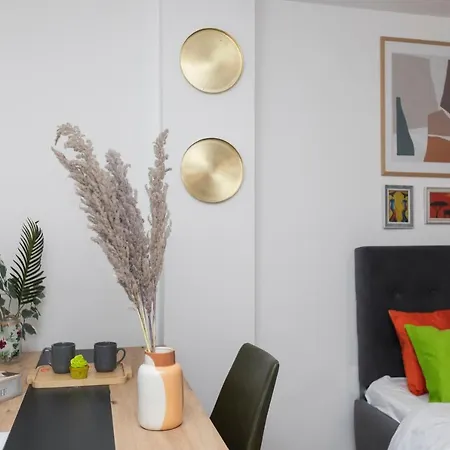 11 Steps' Lovely In The Center * טיראנה