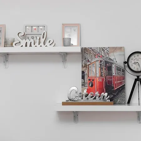 11 Steps' Lovely In The Center