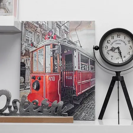 11 Steps' Lovely In The Center Tirana