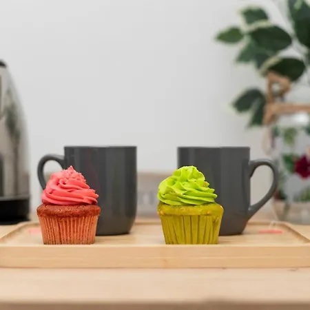 11 Steps' Lovely In The Center דירה טיראנה