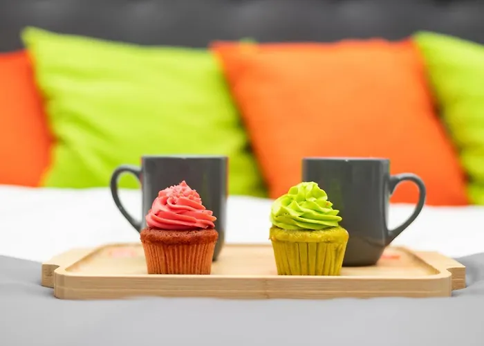 11 Steps' Lovely In The Center Lägenhet Tirana