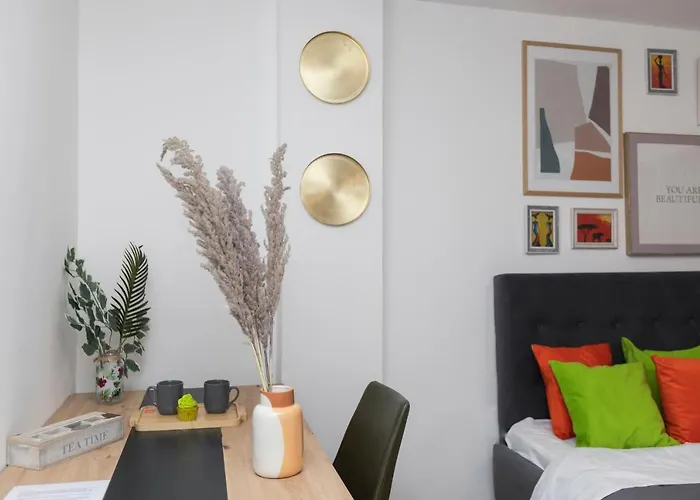 11 Steps' Lovely In The Center * Tirana