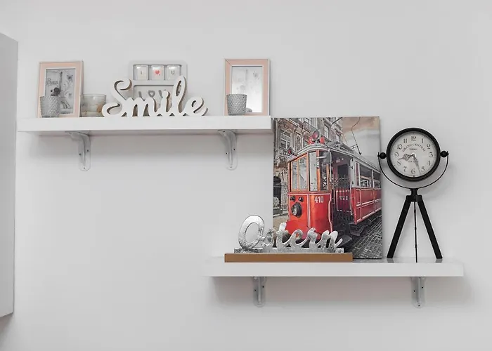 11 Steps' Lovely In The Center