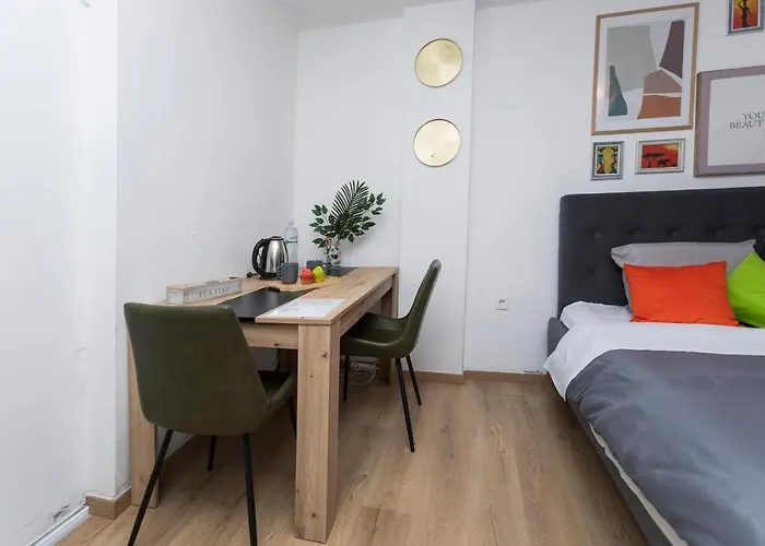 11 Steps' Lovely In The Center * Tirana