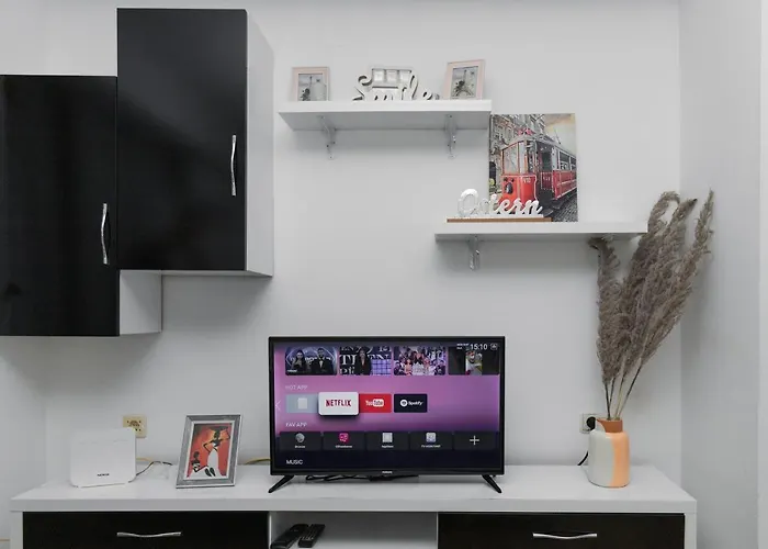 11 Steps' Lovely In The Center Tirana